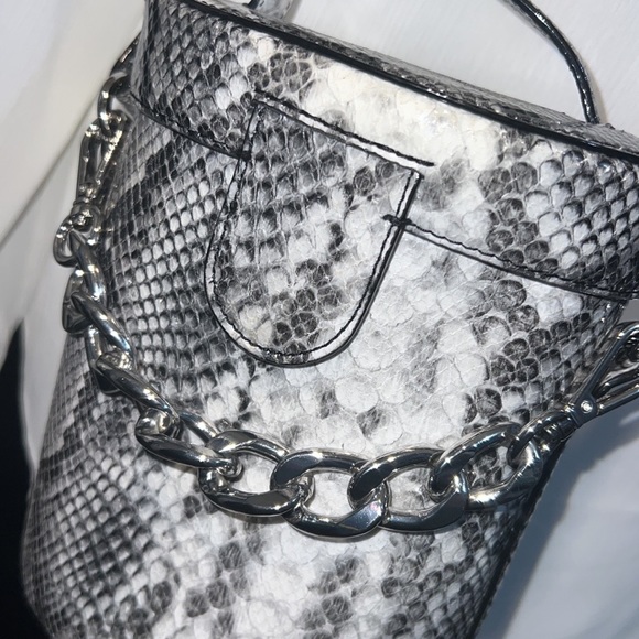 🚨Firm🚨 Circus by Sam Edelman
Canyon Barrel Black White gray - Picture 8 of 12